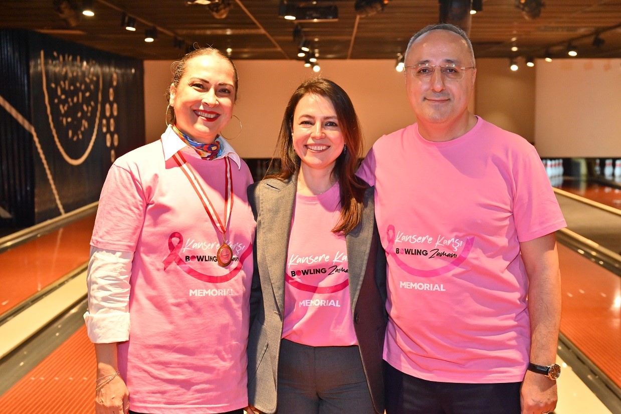 Meme kanseri hastaları doktorlarıyla bowling pistinde buluştu
