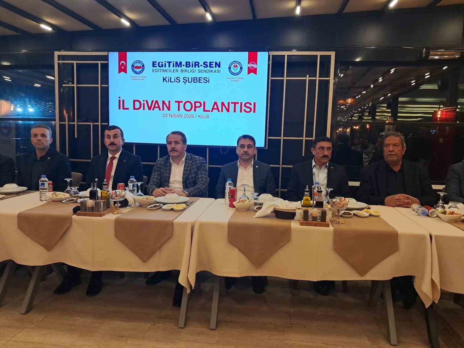 Memur-Sen Genel Başkanı Ali Yalçın: "Okullarda gerekirse tuşlu telefonlara dönüş olabilir"
