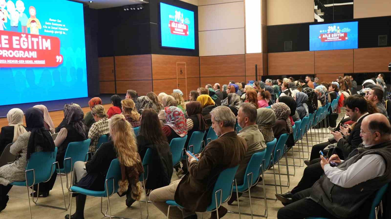 Memur-Sen Genel Başkanı Yalçın: "Kadınların, sendikacı kadınlar olması konusundaki kendilerinin gösterdiği hareketi ve bereketi bizzat hissediyorum"
