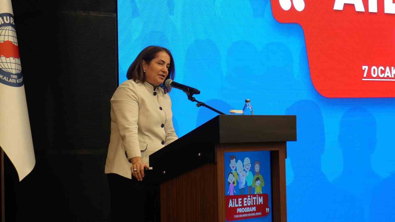 Memur-Sen Genel Başkanı Yalçın: "Kadınların, sendikacı kadınlar olması konusundaki kendilerinin gösterdiği hareketi ve bereketi bizzat hissediyorum"
