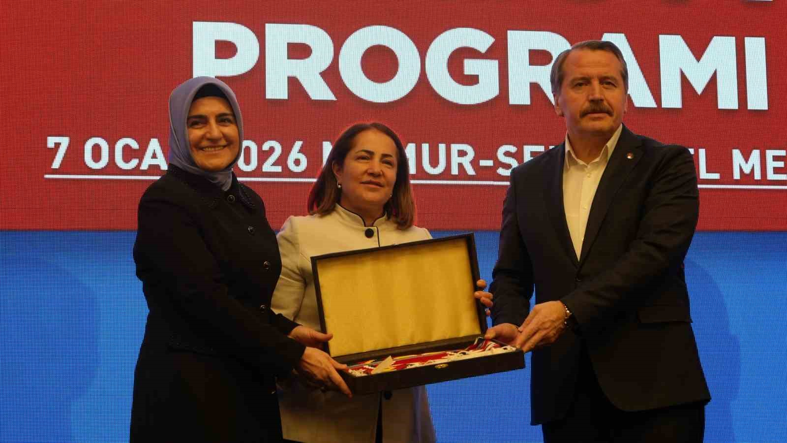 Memur-Sen Genel Başkanı Yalçın: "Kadınların, sendikacı kadınlar olması konusundaki kendilerinin gösterdiği hareketi ve bereketi bizzat hissediyorum"
