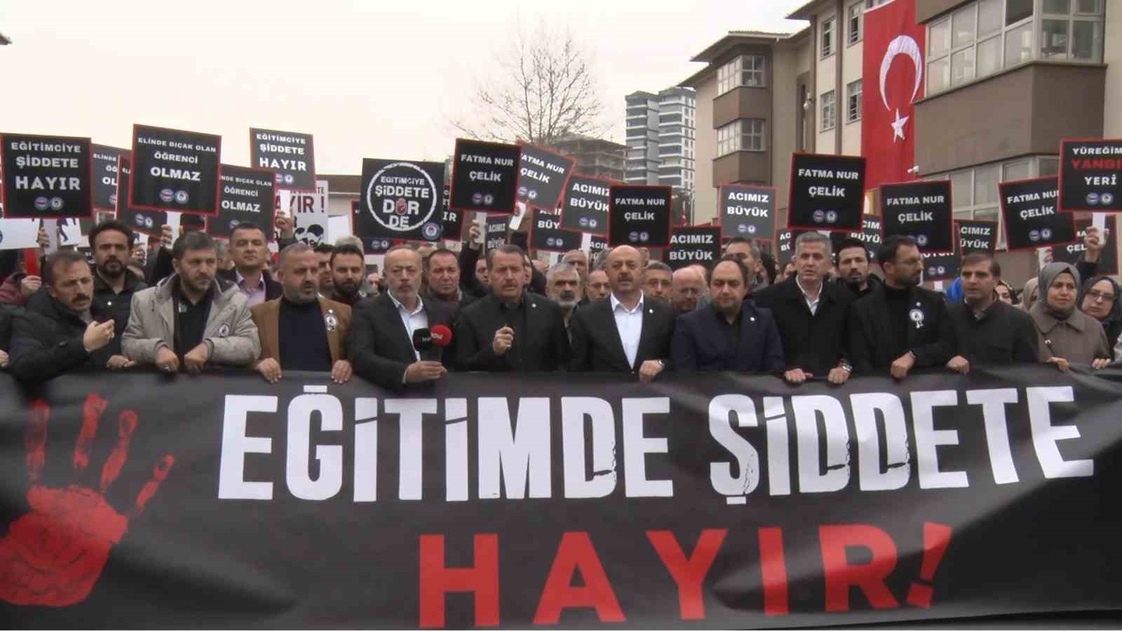 Memur-Sen’den Fatma Nur öğretmenin ardından okullarda can güvenliği çağrısı: "İdareten güvenlik değil, hakikaten güvenlik sağlanmalı"
Memur-Sen’den Fatma Nur öğretmenin ardından okullarda can güvenliği çağrısı: "İdareten güvenlik değil, hakikaten güvenlik sağlanmalı"