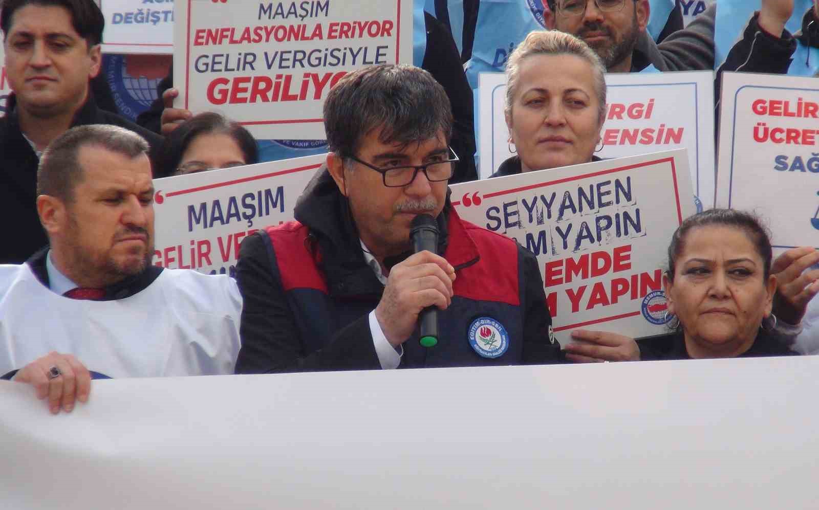 Memur-Sen’den ’Ücrette dengesizlik, gelirde adaletsizlik bitsin’ çağrısı
Memur-Sen’den ’Ücrette dengesizlik, gelirde adaletsizlik bitsin’ çağrısı