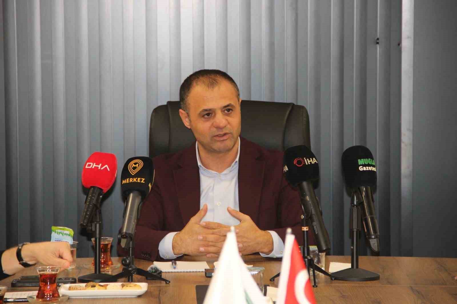 Menaf Kıyanç: "Temiz futbol için tavizsiz duruşumuzu sürdüreceğiz"
Menaf Kıyanç: "Temiz futbol için tavizsiz duruşumuzu sürdüreceğiz"