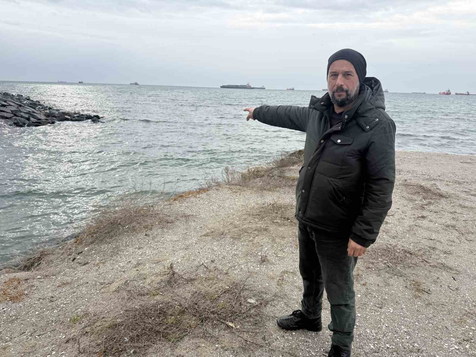 Menekşe sahilinde teknelerin geçiş sorunu balıkçıları canından bezdirdi: "İBB’ye başvurduk ama gelen giden yok"
