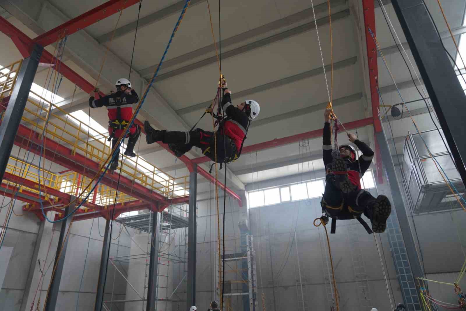 Menemen Belediyesi, afetlere karşı hazırlıklarını genişletti
Menemen Belediyesi, afetlere karşı hazırlıklarını genişletti