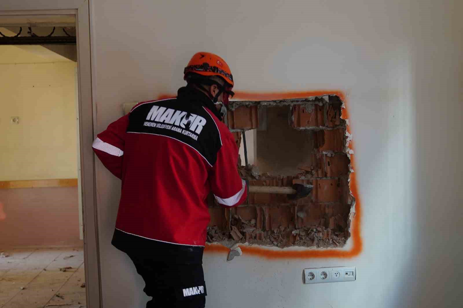 Menemen Belediyesi, afetlere karşı hazırlıklarını genişletti
Menemen Belediyesi, afetlere karşı hazırlıklarını genişletti