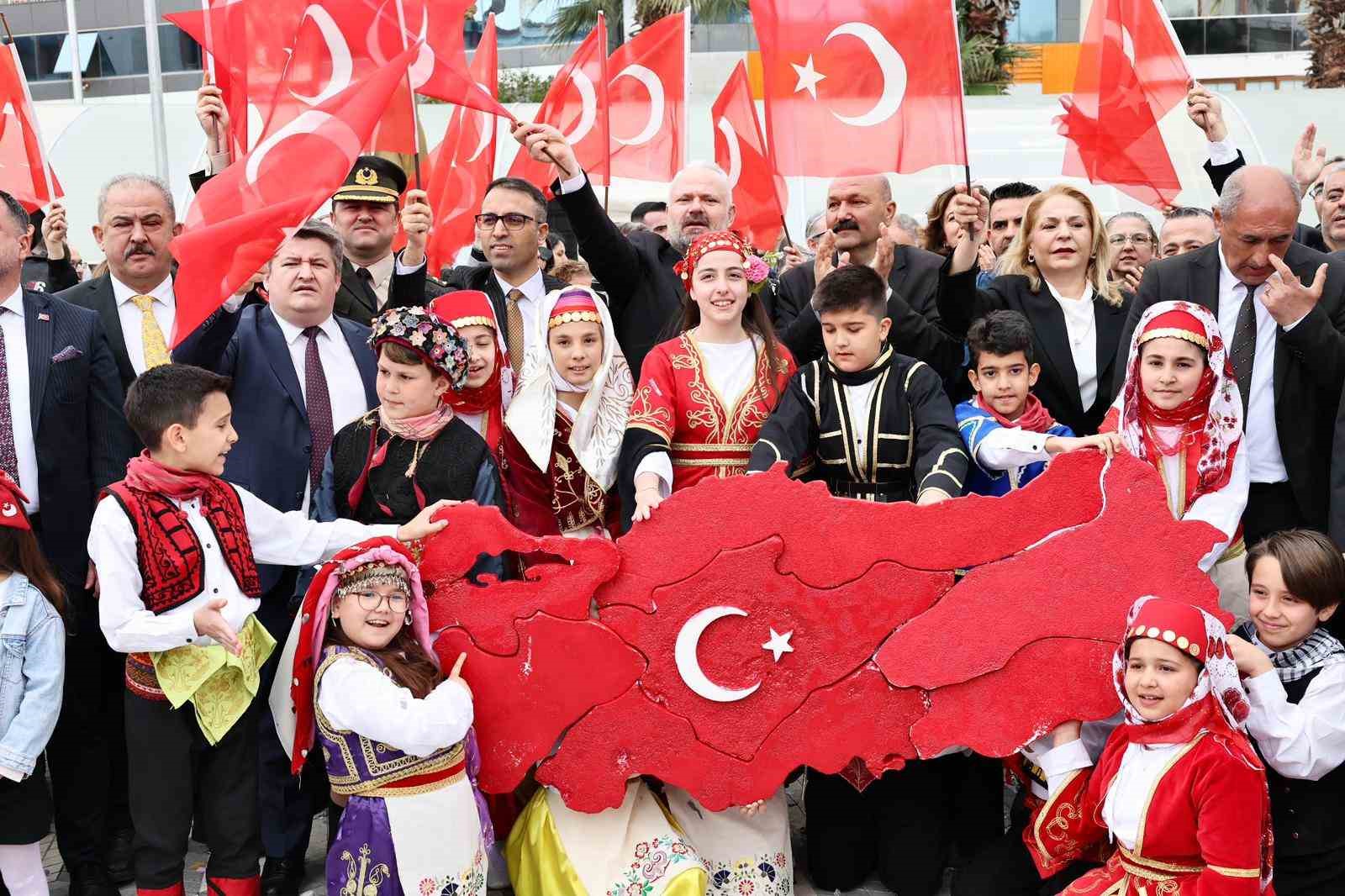 Menemen’de coşkulu kutlama
