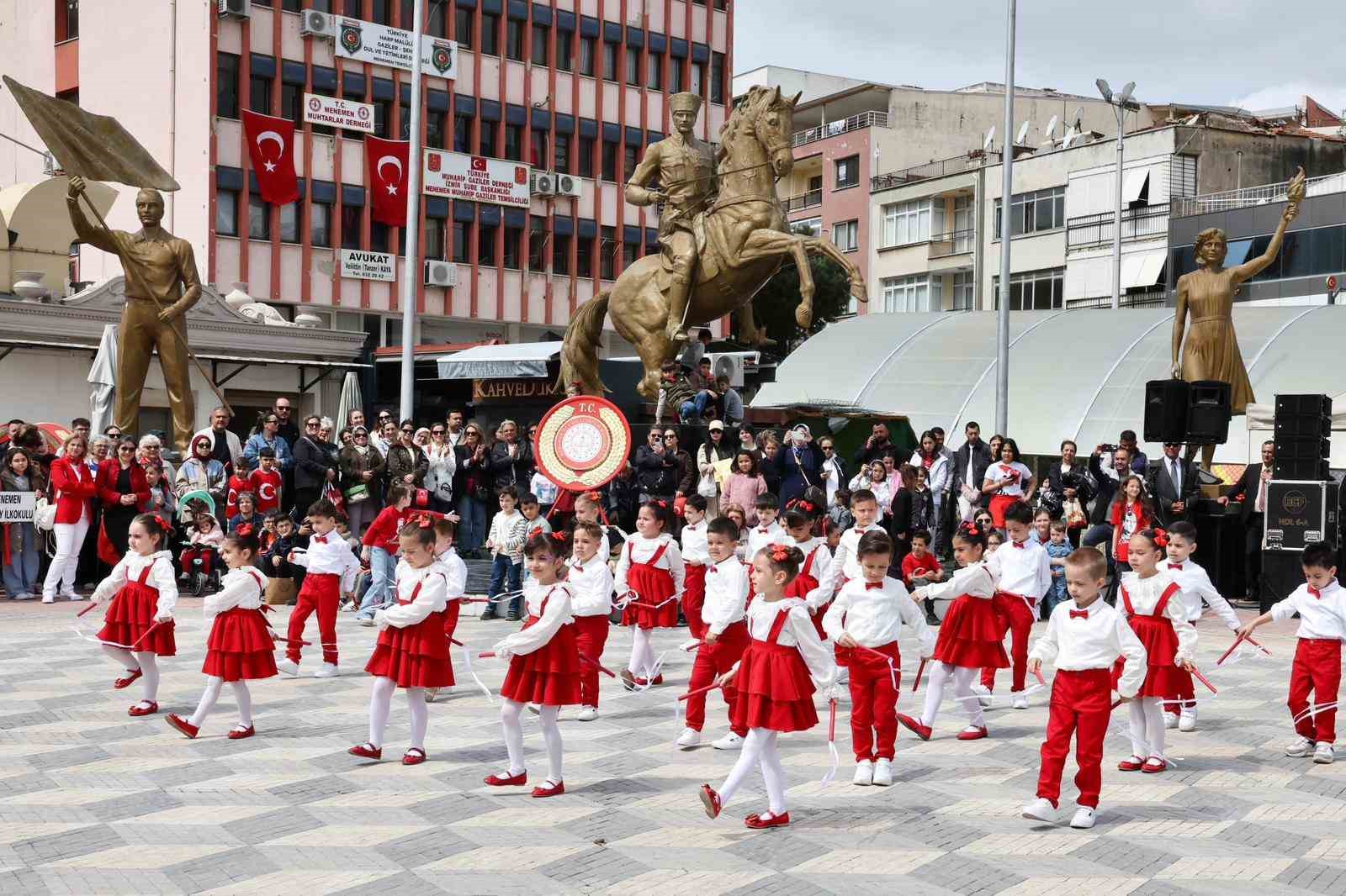 Menemen’de coşkulu kutlama
