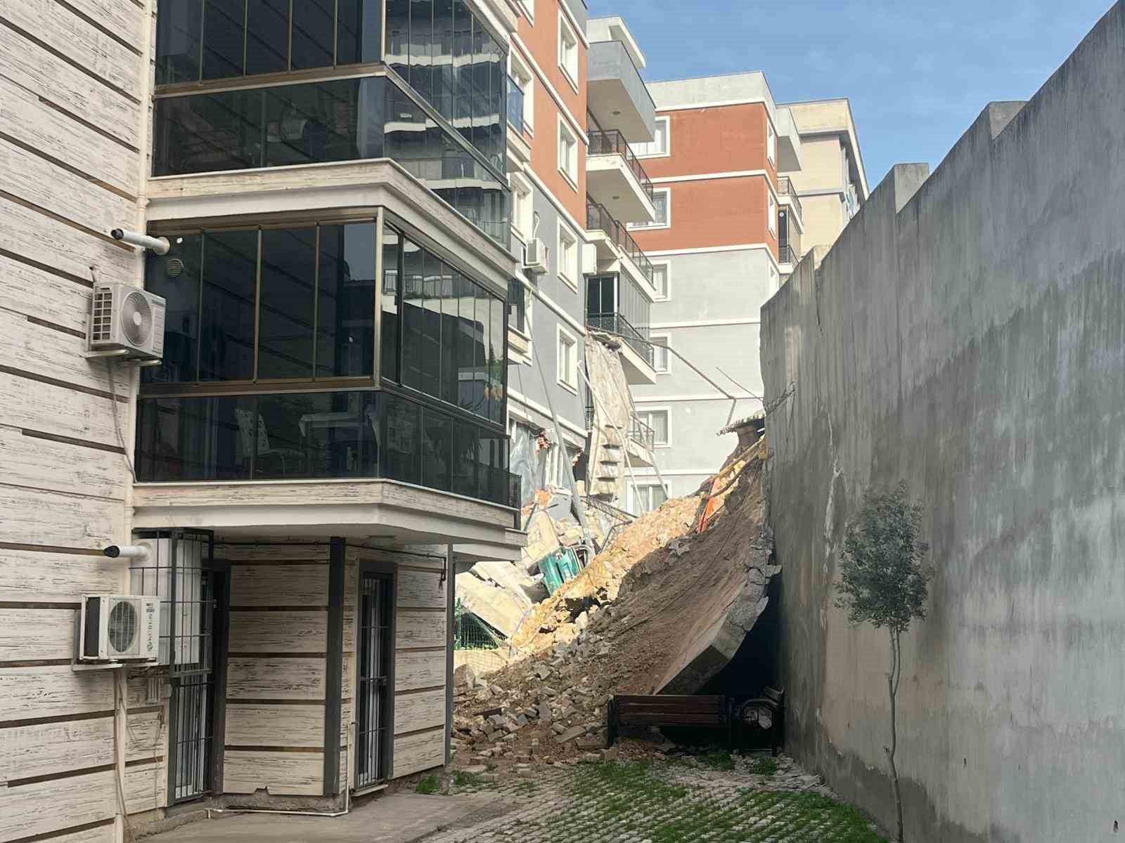 Menemen’de istinat duvarı çöken bölgede çalışmalar ikinci gününde
