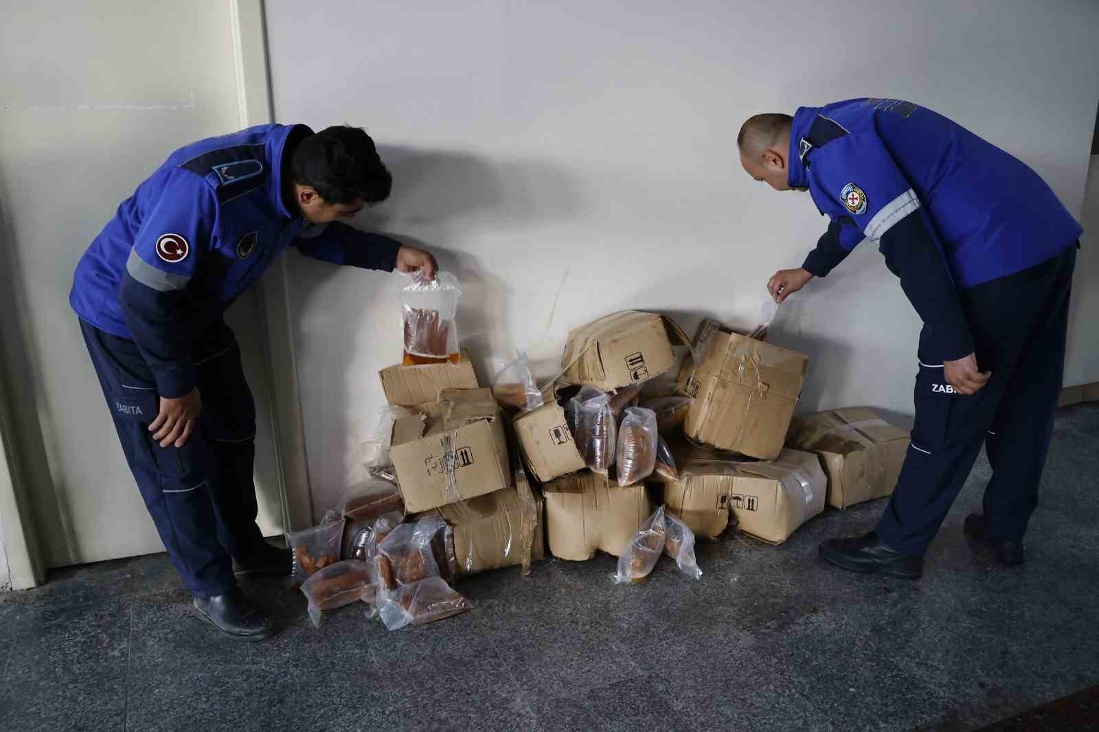 Menşei belirsiz 100 kilogramlık kabak tatlısı imha edildi
