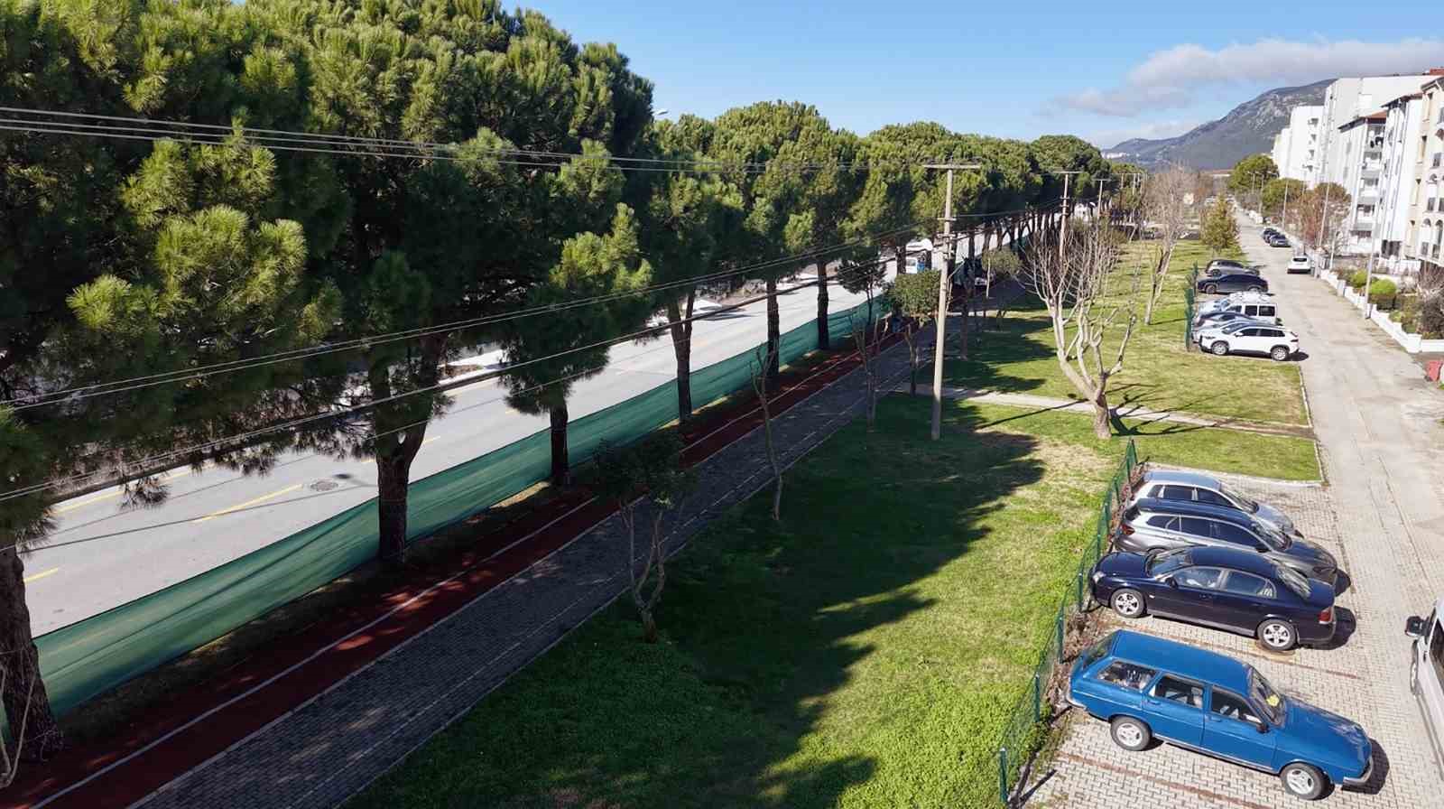 Menteşe Atatürk Bulvarında yürüyüş ve bisiklet yolları yenileniyor
