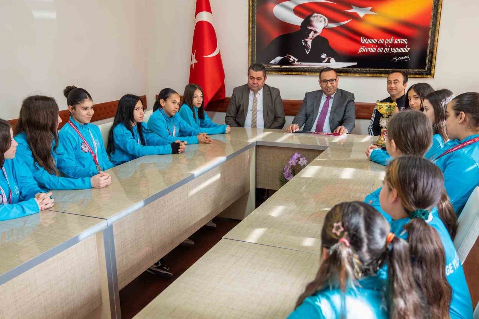 Menteşe Cumhuriyet Ortaokulu Hokey Takımı, Türkiye yarı finalleri yolunda
