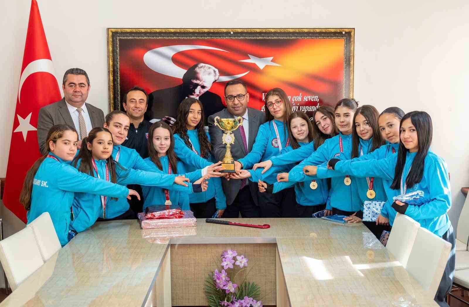 Menteşe Cumhuriyet Ortaokulu Hokey Takımı, Türkiye yarı finalleri yolunda
