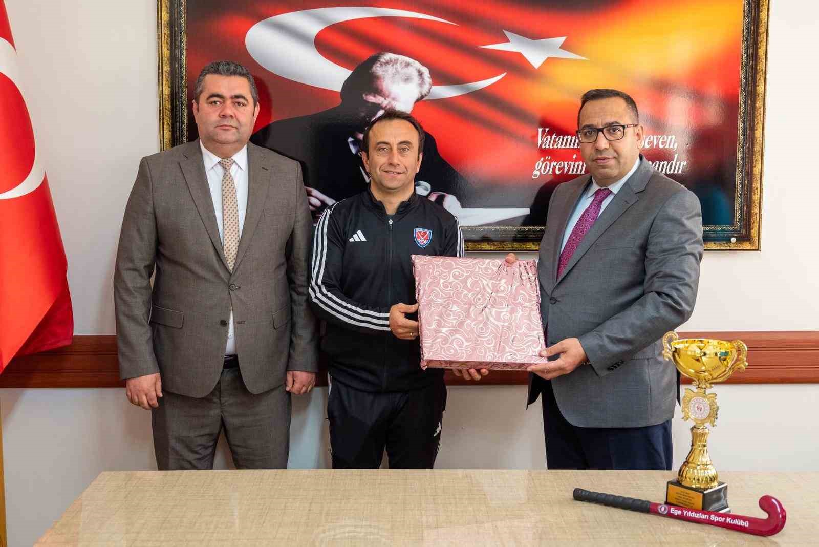 Menteşe Cumhuriyet Ortaokulu Hokey Takımı, Türkiye yarı finalleri yolunda
