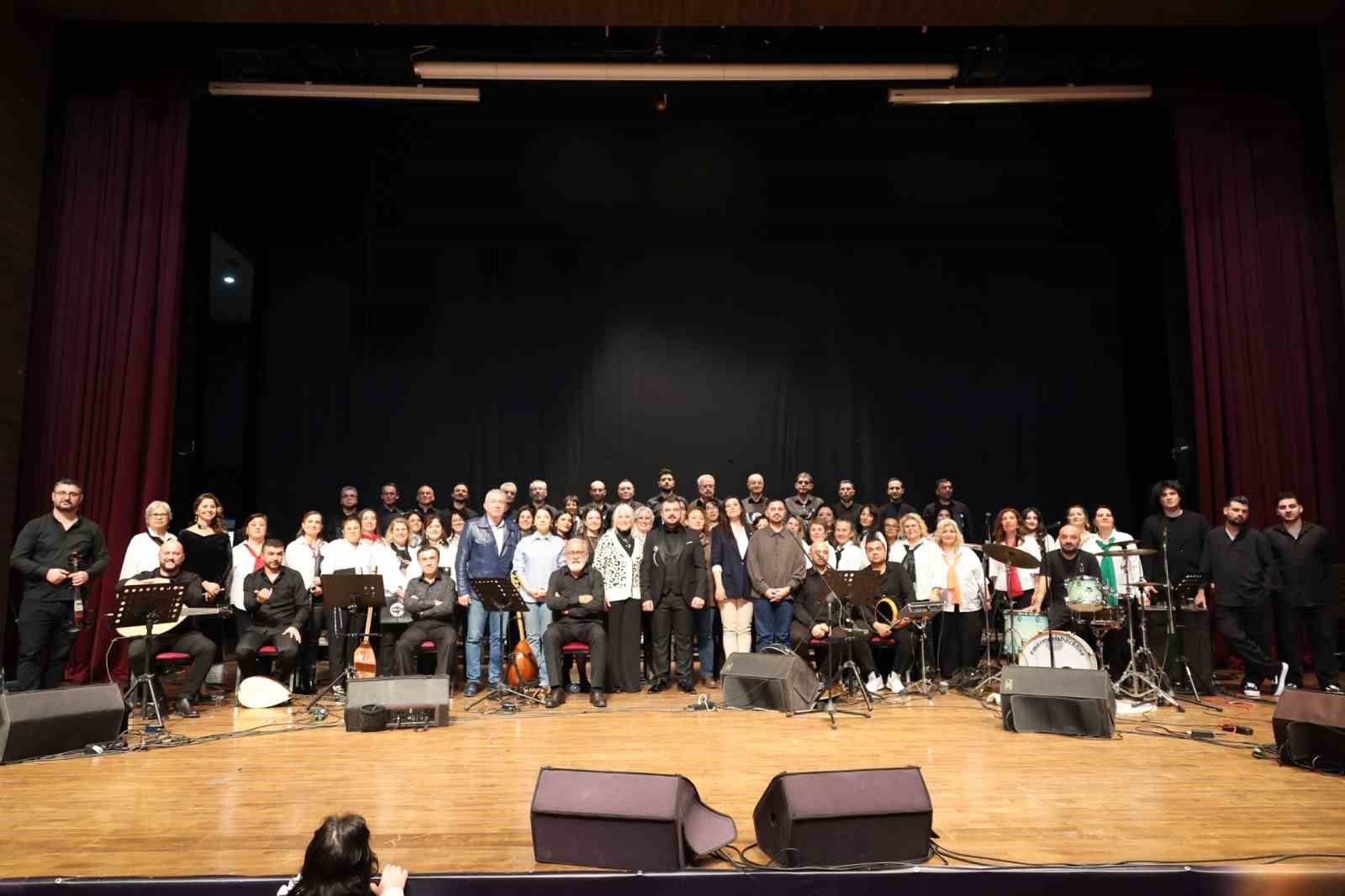 Menteşe Korosu Barış Manço’yu konser ile andı
