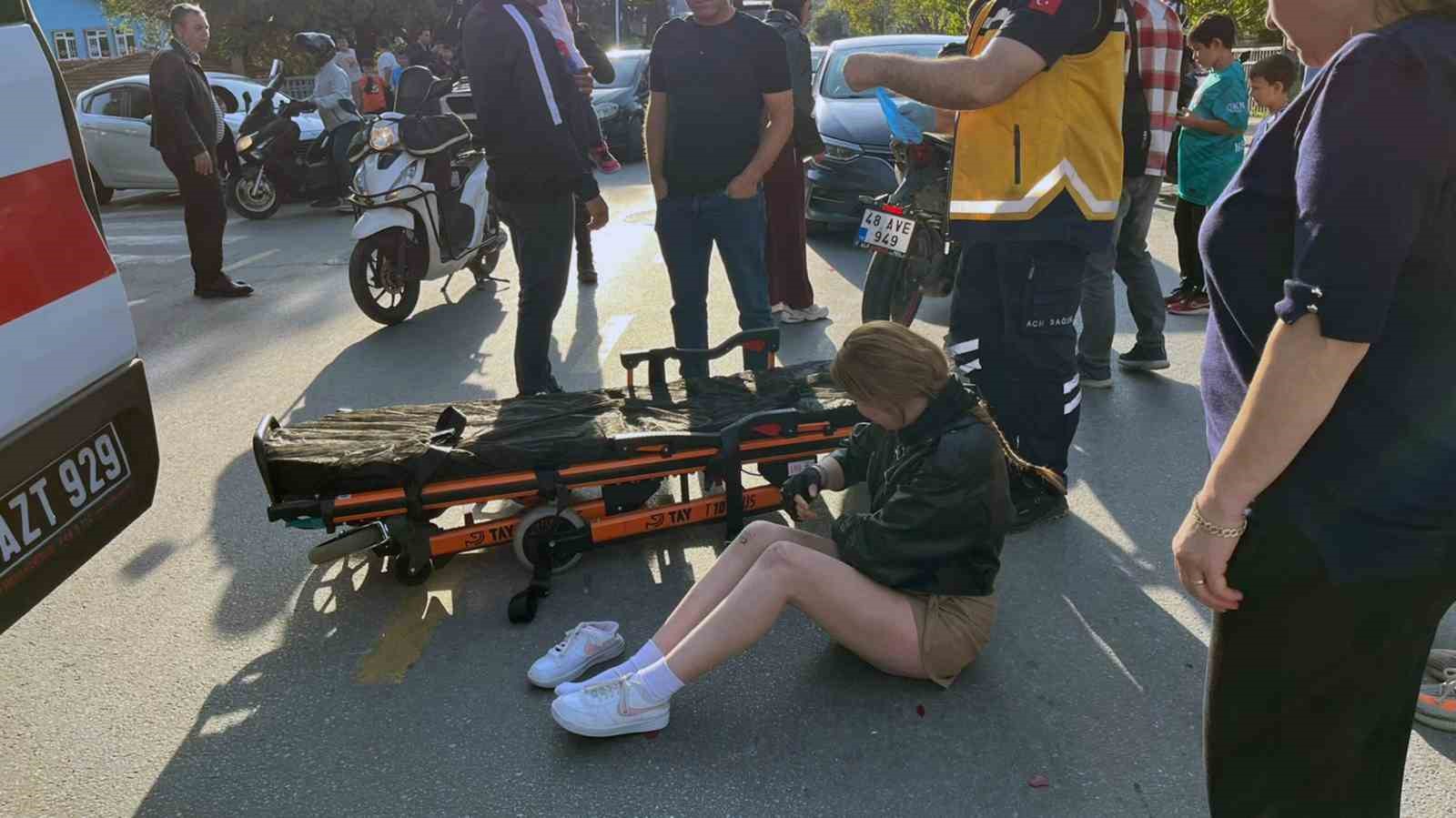 Menteşe’de araçlar birbirine girdi: 2 yaralı
