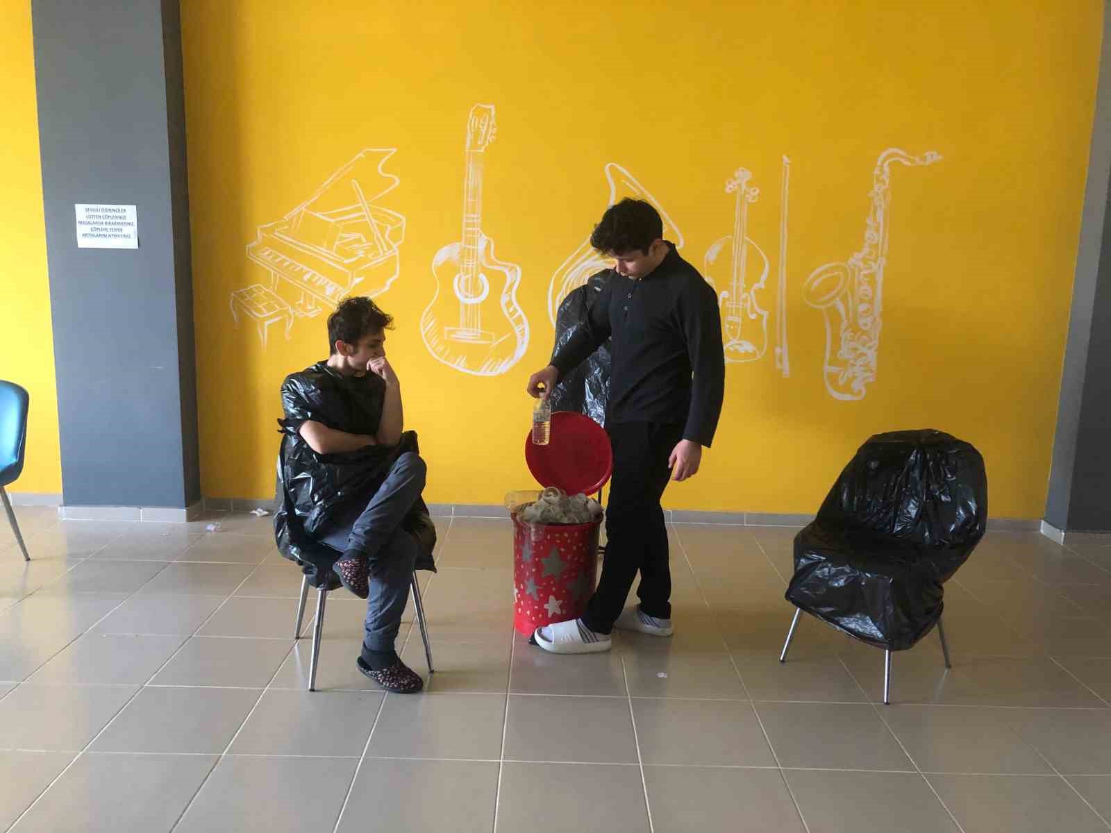 Menteşe’de atıklar sanata dönüşüyor
