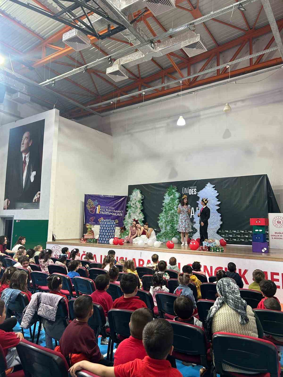 Menteşe’de çocuk tiyatrosu ilgiyle izlendi
