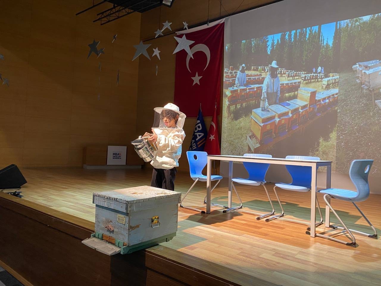 Menteşe’de çocuklar arıların dünyasını keşfetti
