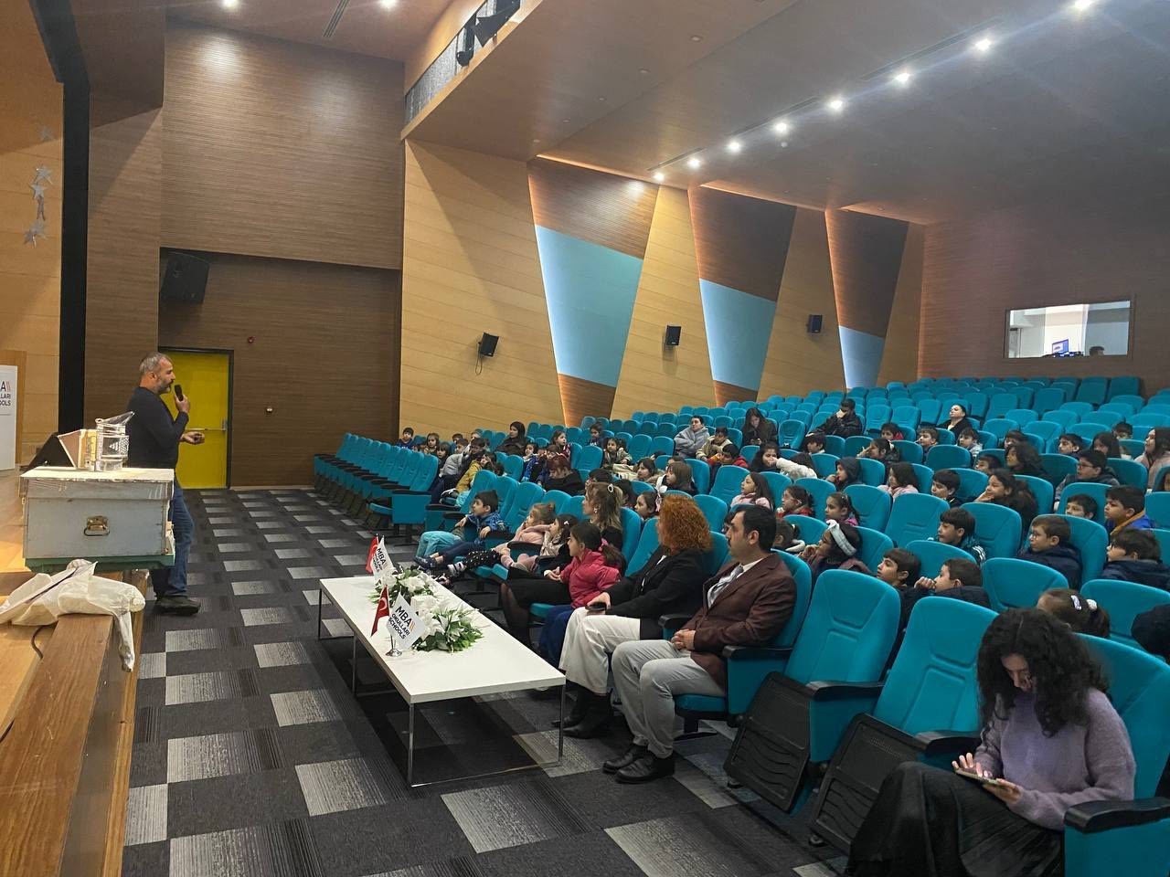 Menteşe’de çocuklar arıların dünyasını keşfetti
