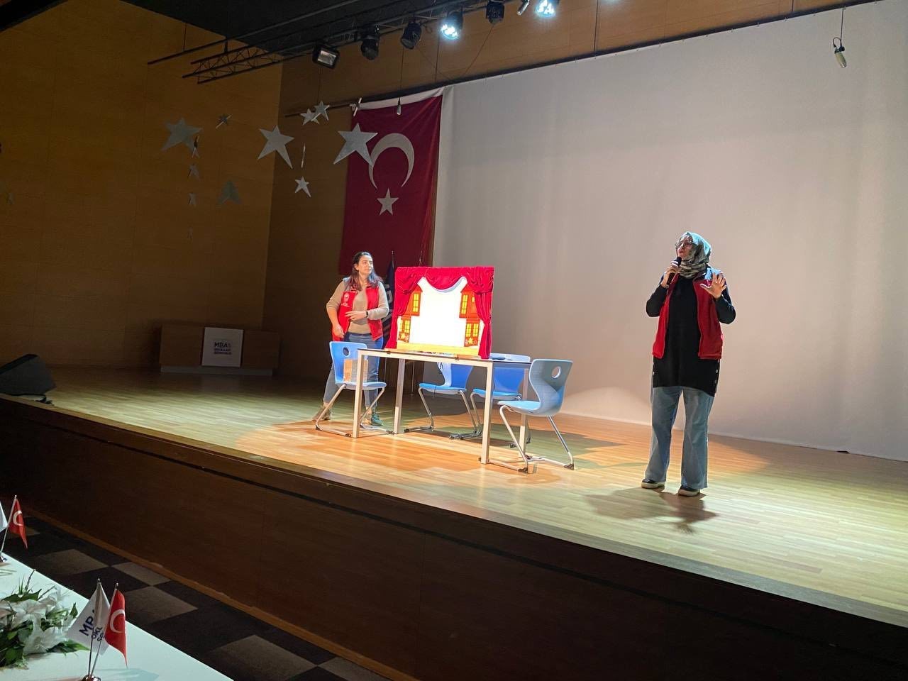 Menteşe’de çocuklar arıların dünyasını keşfetti
