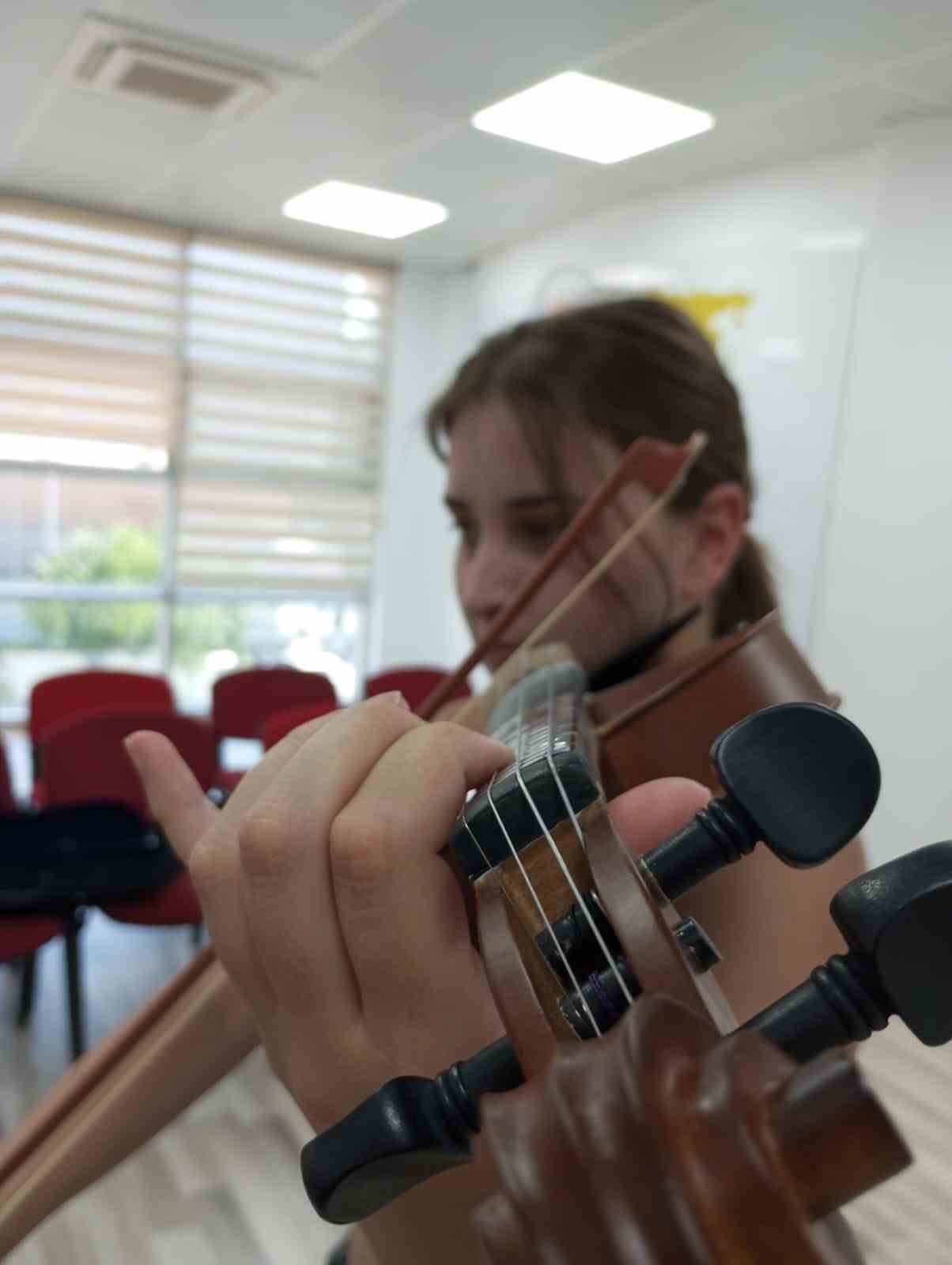 Menteşe’de gençler sanatla buluşuyor
Menteşe’de gençler sanatla buluşuyor