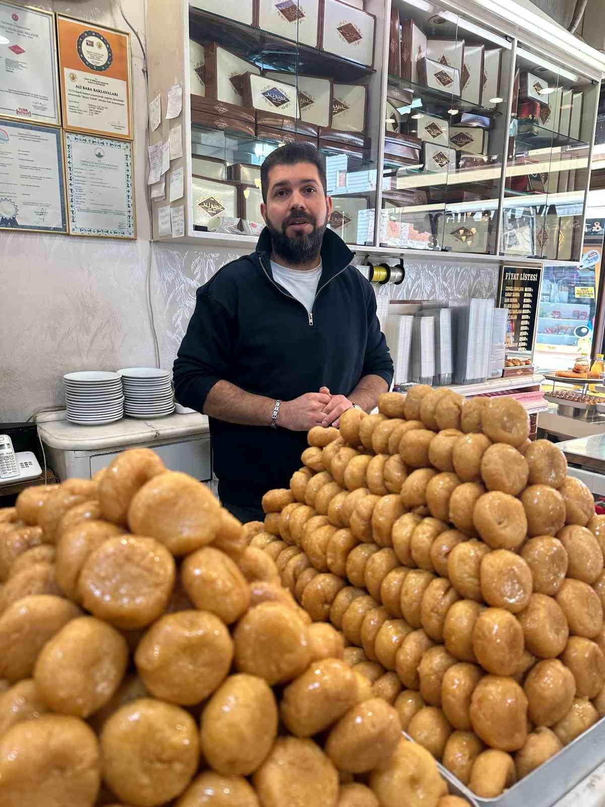"Meraklı Baklavacı"nın 66 yıllık sırrı: Ramazan helvası
