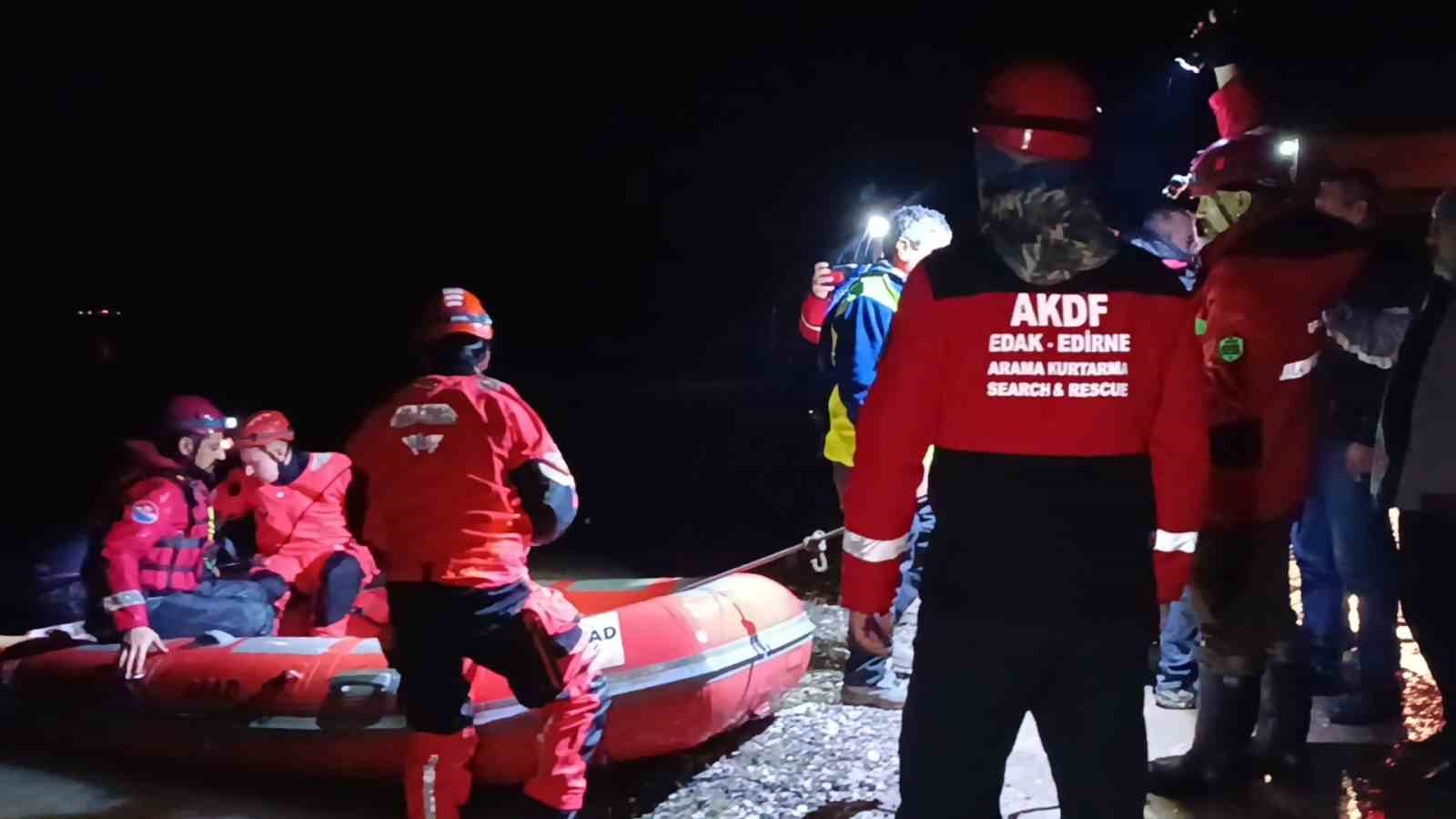 Meriç Nehri kıyısında mahsur kalan 2 işçi kurtarıldı
