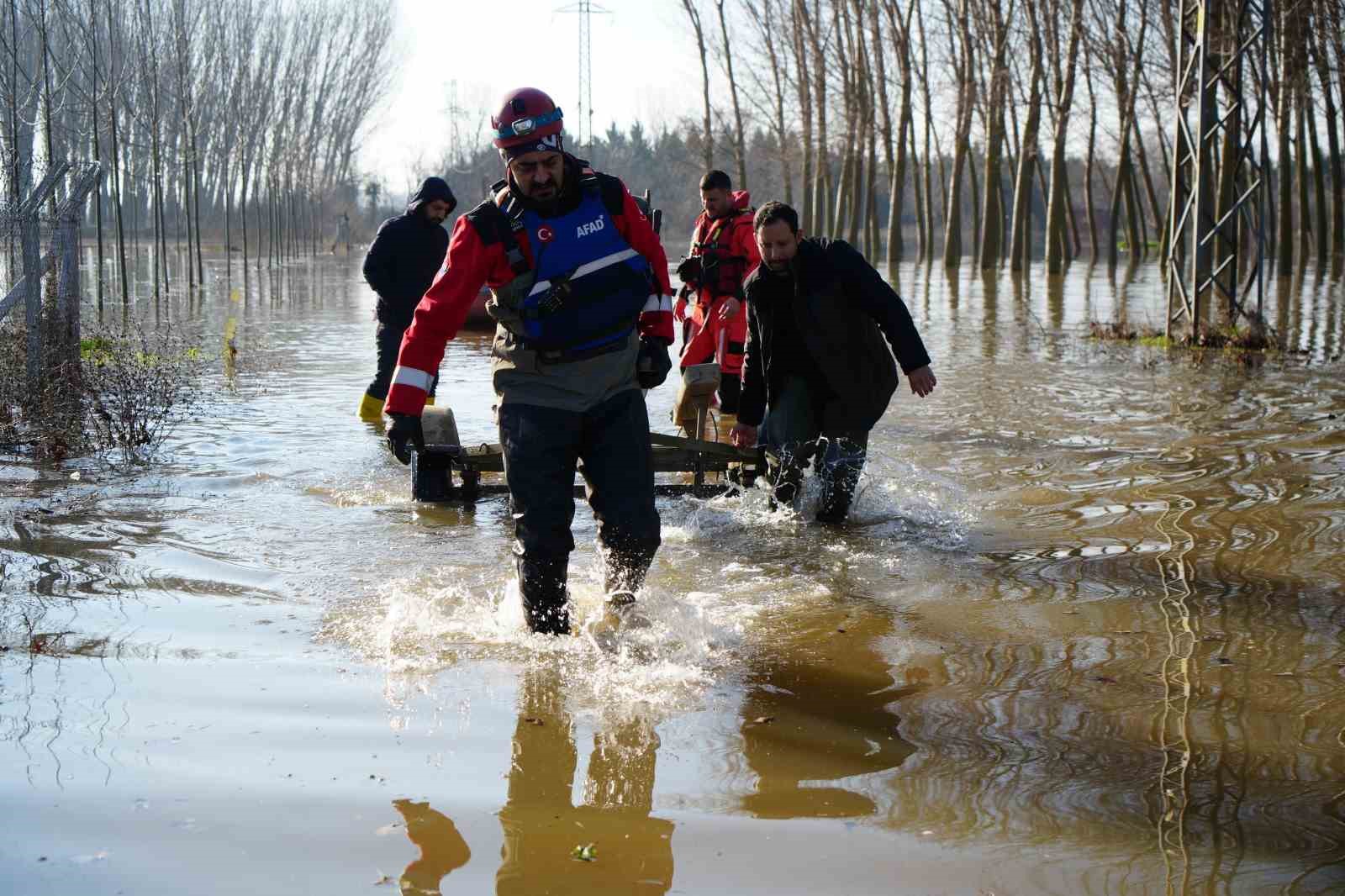 Meriç Nehri taştı, ovalar su altında kaldı
