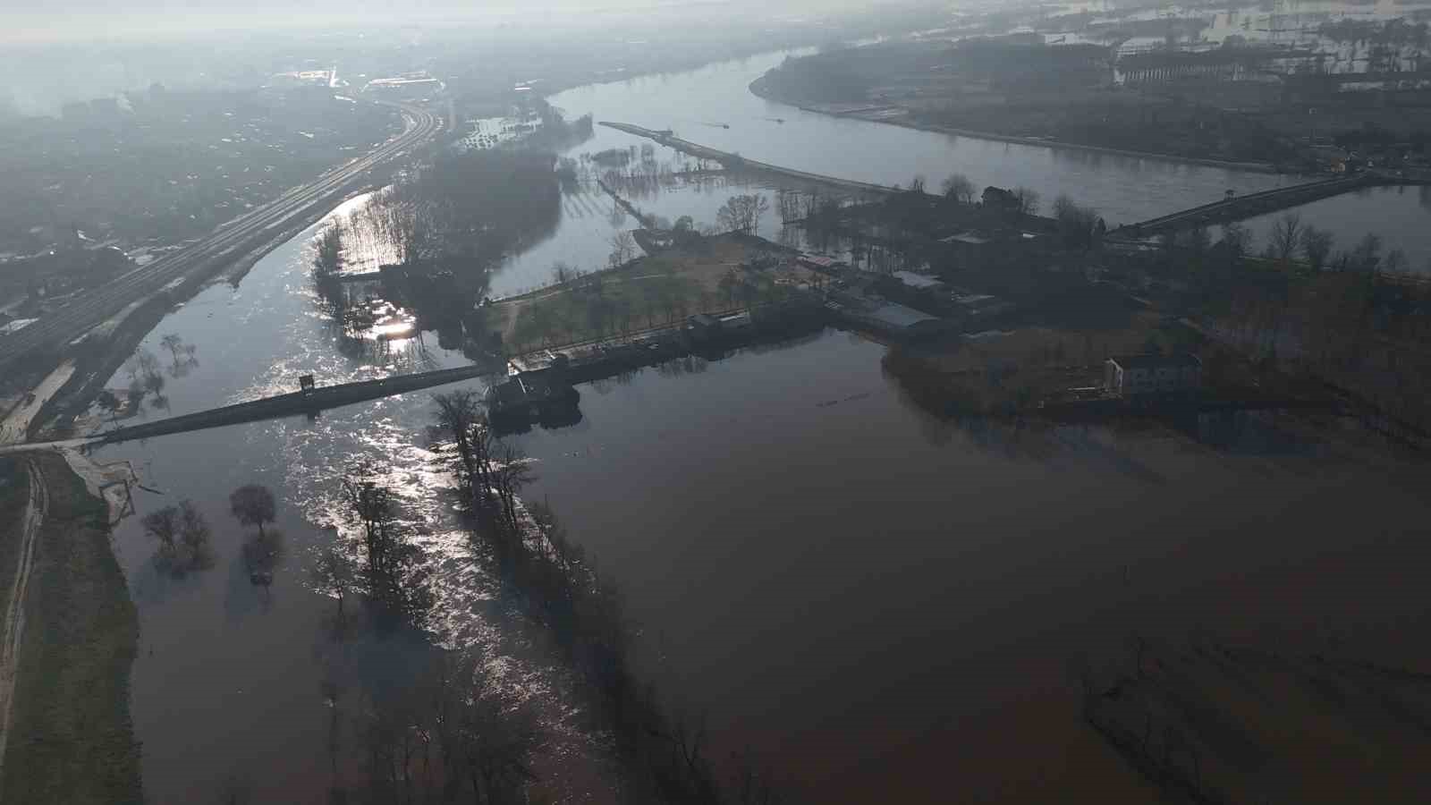 Meriç Nehri taştı, ovalar su altında kaldı
