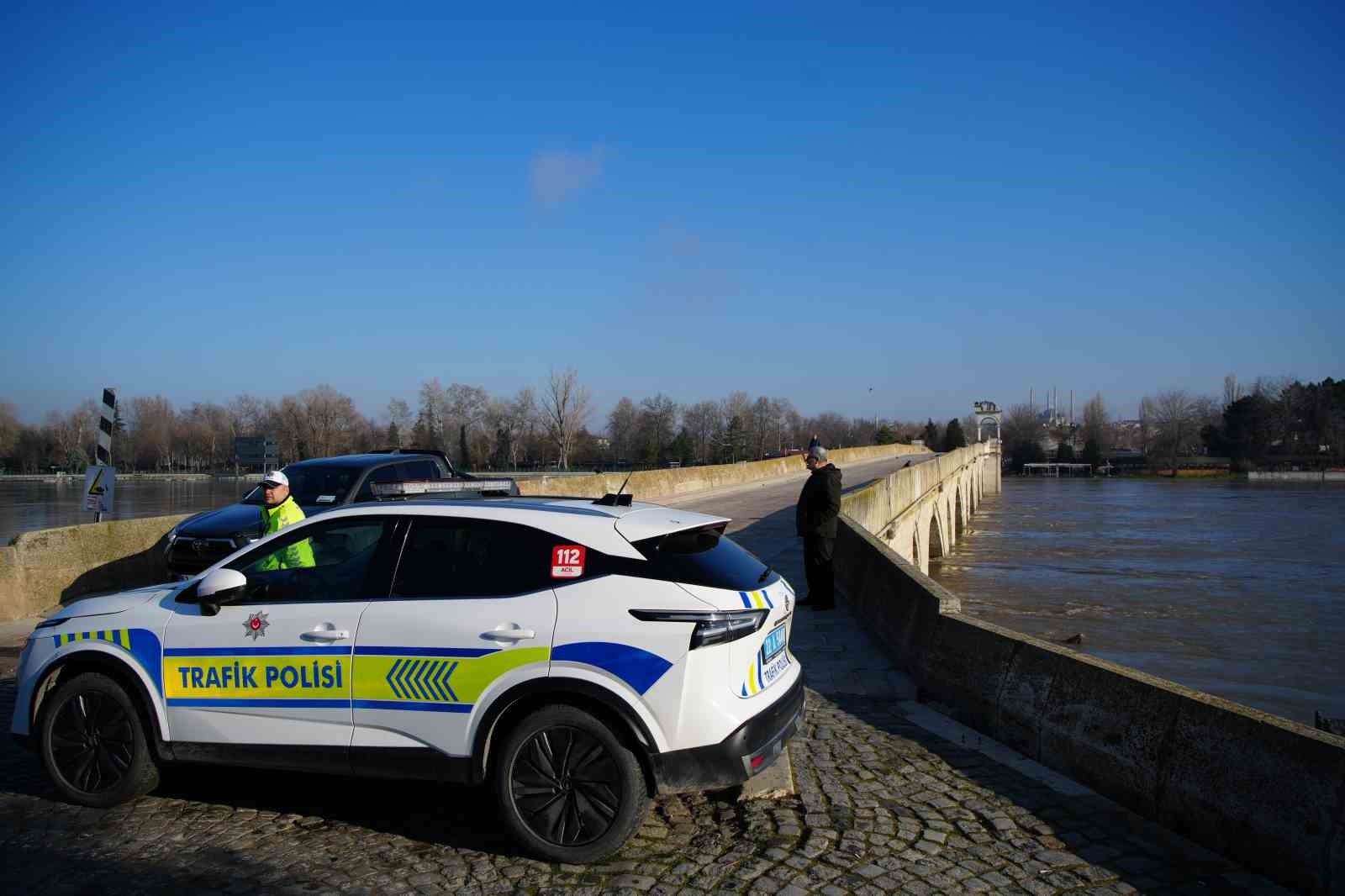 Meriç Nehri taştı, ovalar su altında kaldı
