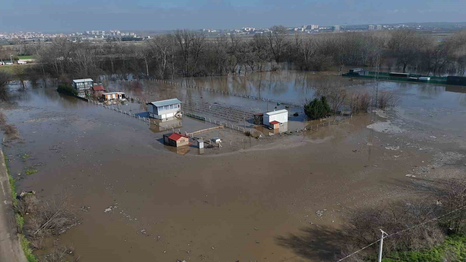 Meriç Nehri taştı, tarım arazileri ve yerleşim alanları sular altında kaldı
