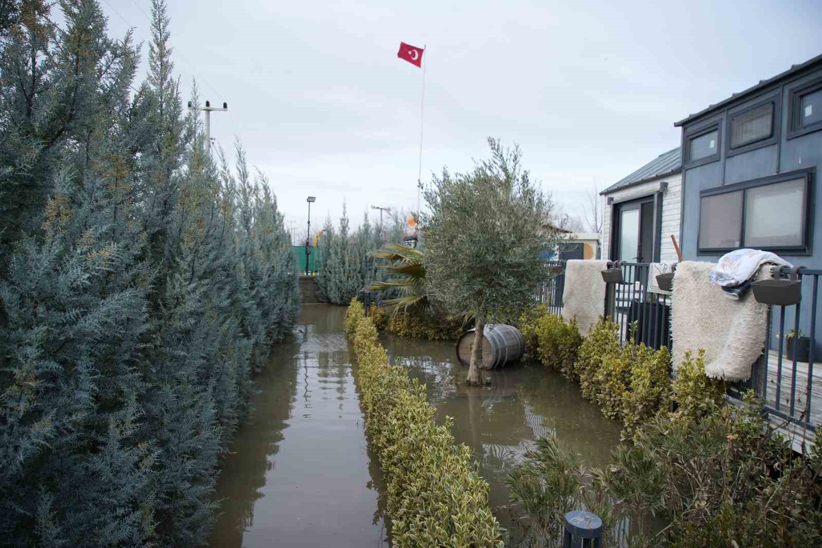 Meriç Nehri’nde su seviyesi normale döndü, evlerdeki hasar ortaya çıktı
