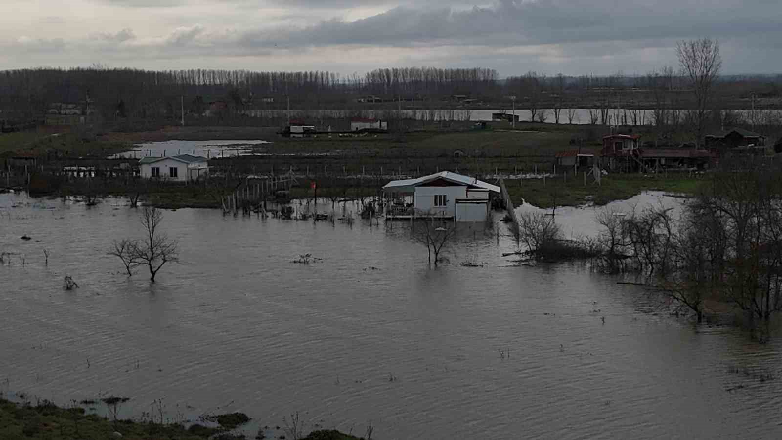 Meriç Nehri’nde su seviyesi normale döndü, evlerdeki hasar ortaya çıktı
