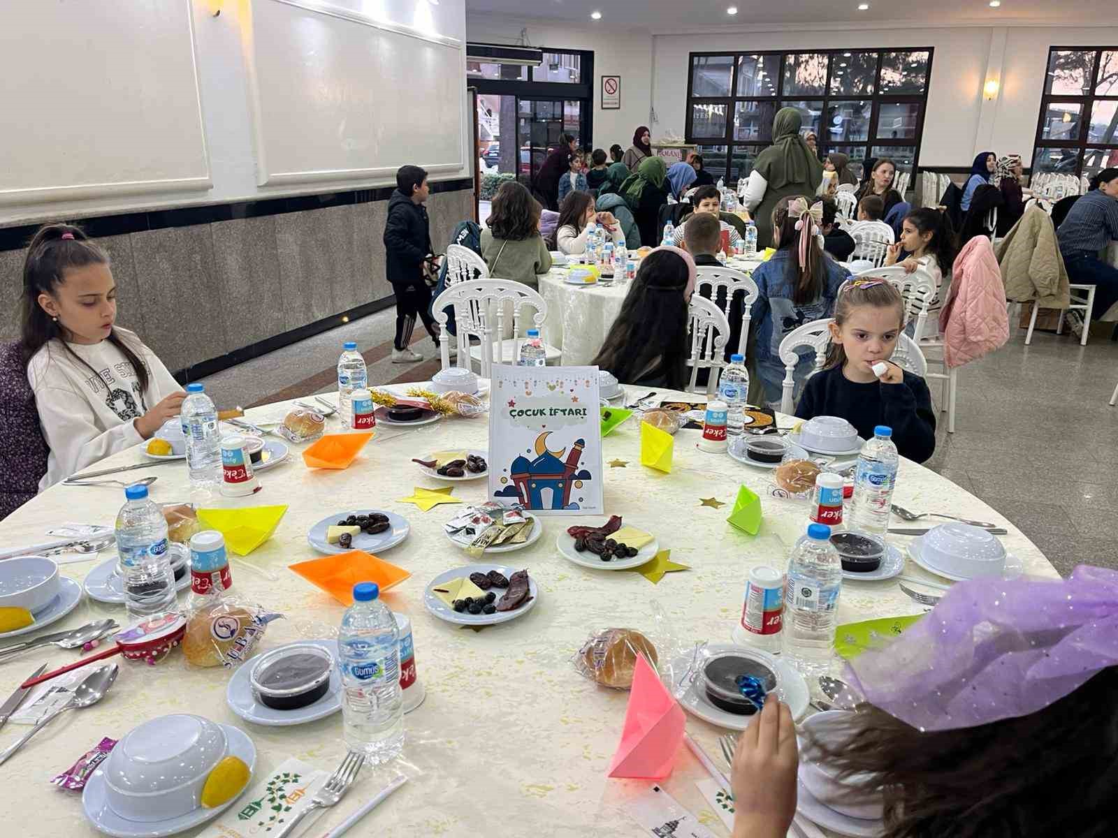 Merih Demiral’dan ilkokul öğretmenine jest
