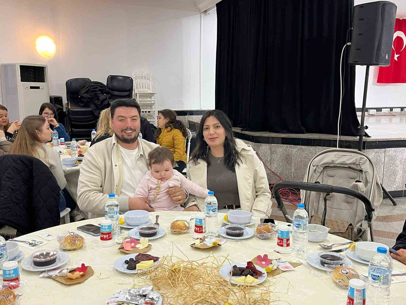 Merih Demiral’dan ilkokul öğretmenine jest
