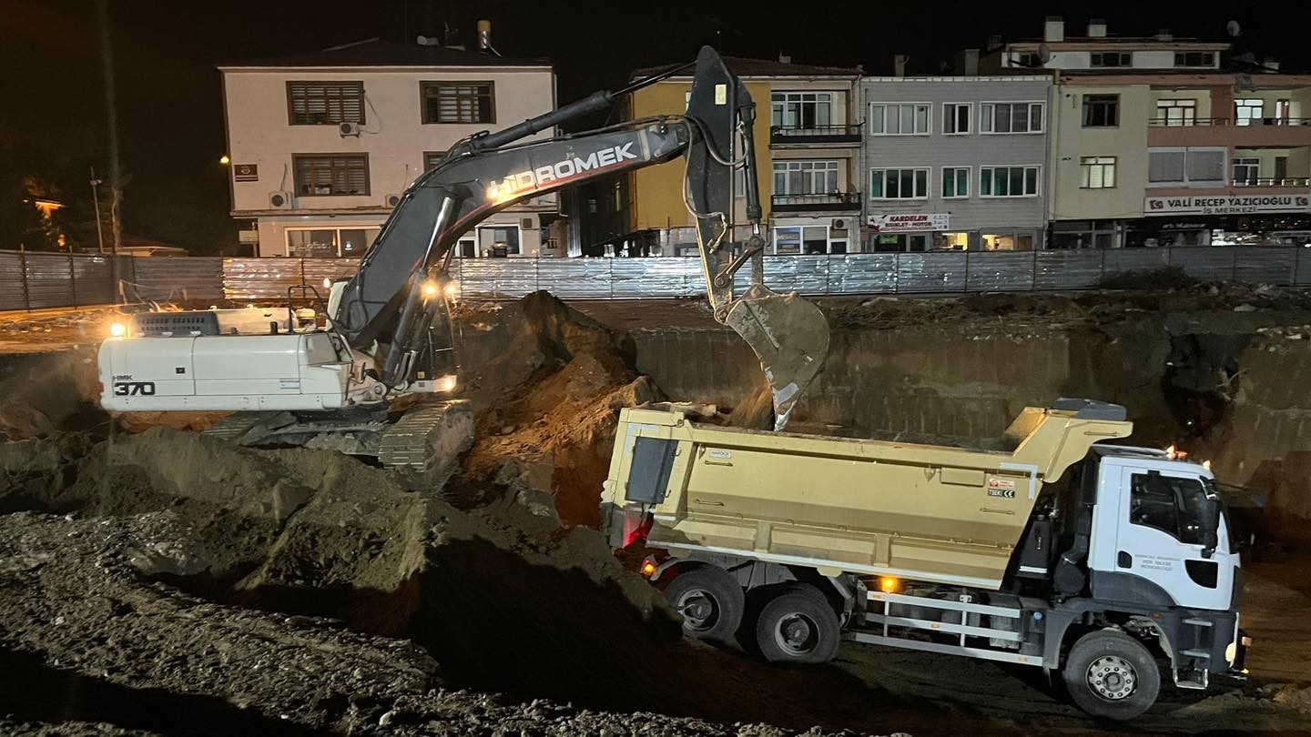 Merkez Çarşısı Kentsel Dönüşümünde hafriyat çalışmaları sürüyor
