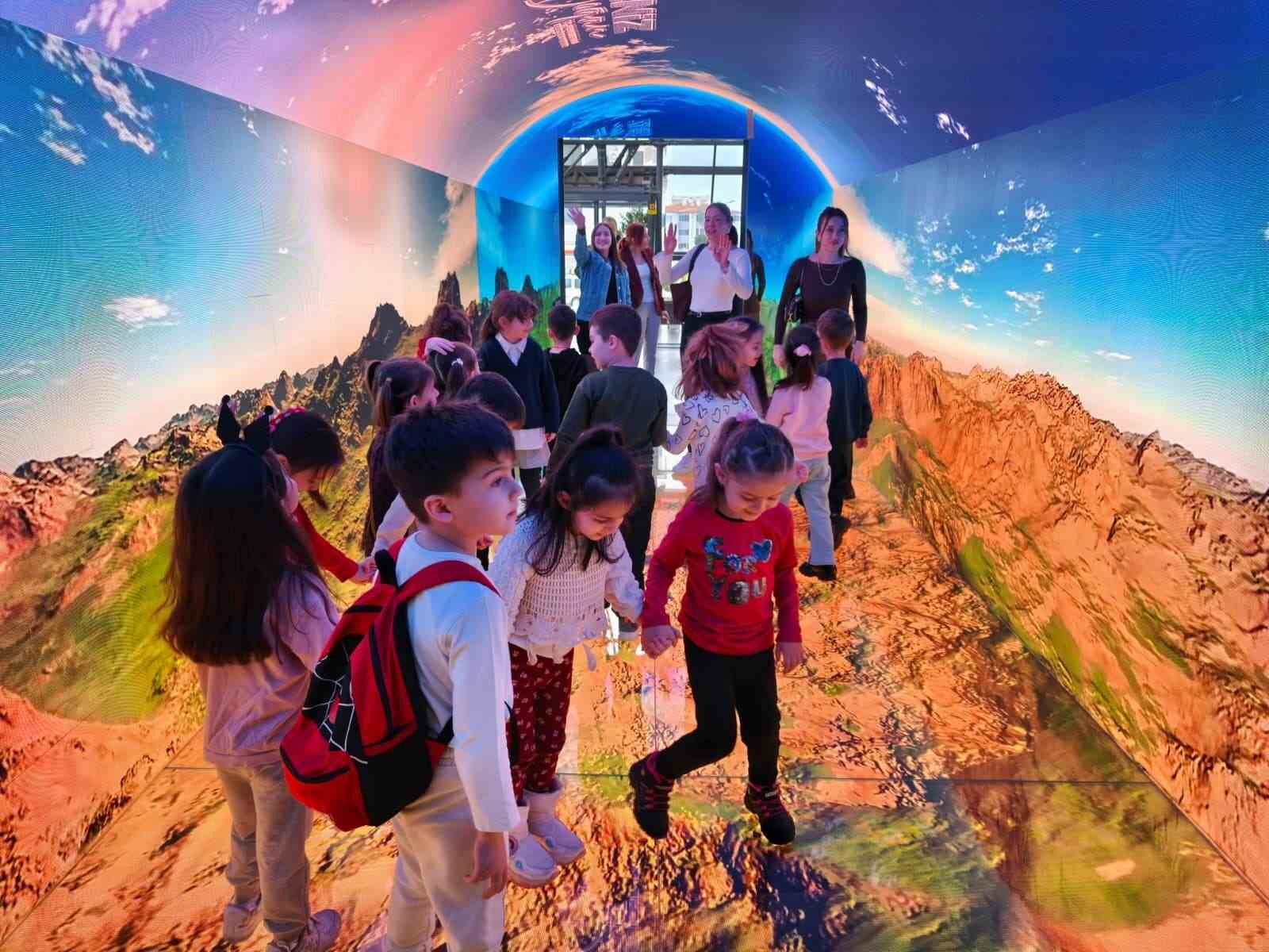 Merkezefendi Atatürk Bilim Merkezine minik öğrenciler ziyaret etti
