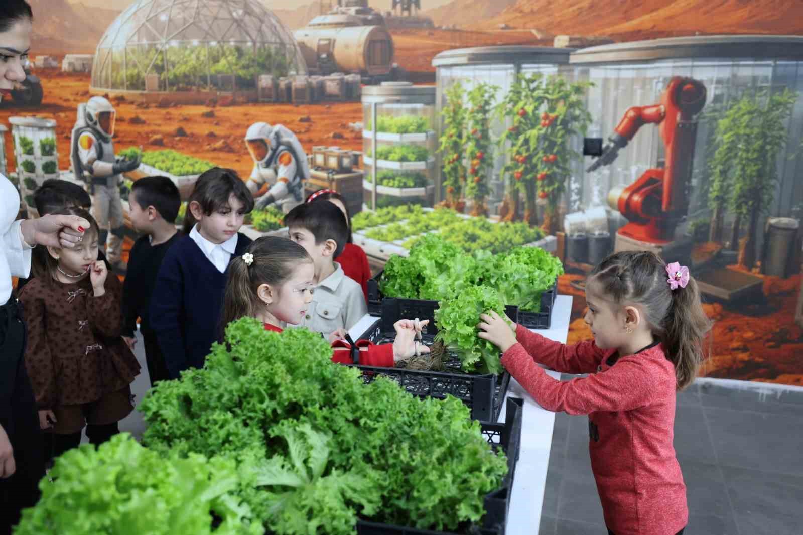 Merkezefendi Atatürk Bilim Merkezine minik öğrenciler ziyaret etti
