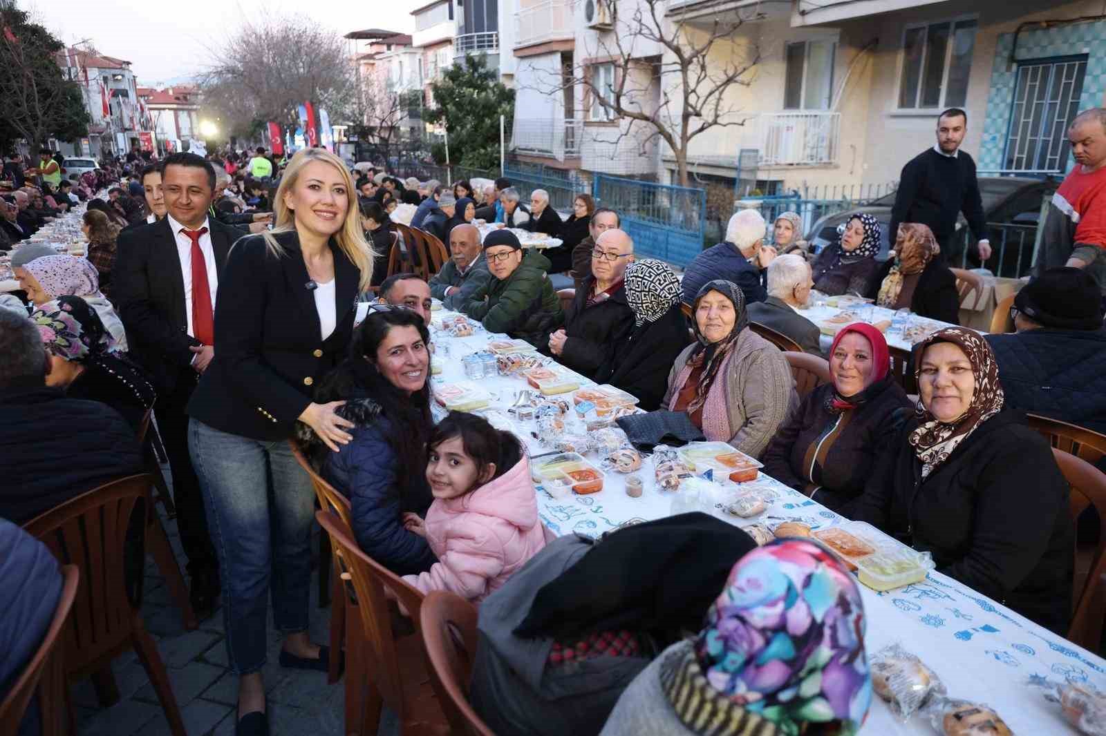 Merkezefendi Belediyesi Akkonak Mahallesi’nde iftar sofrası kurdu
