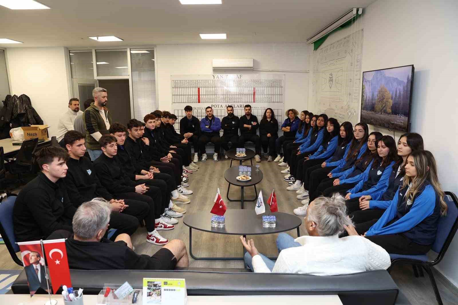 Merkezefendi Belediyesi Gençlik ve Spor Kulübü’nde şampiyona heyecanı yaşanıyor
Merkezefendi Belediyesi Gençlik ve Spor Kulübü’nde şampiyona heyecanı yaşanıyor