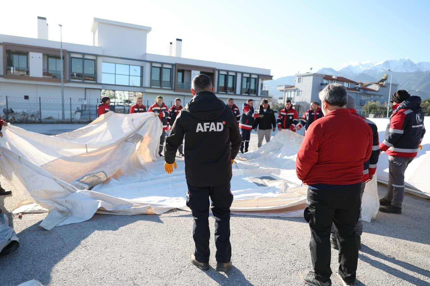 Merkezefendi Belediyesi personeline afet farkındalık ve çadır kurma eğitimi verildi
