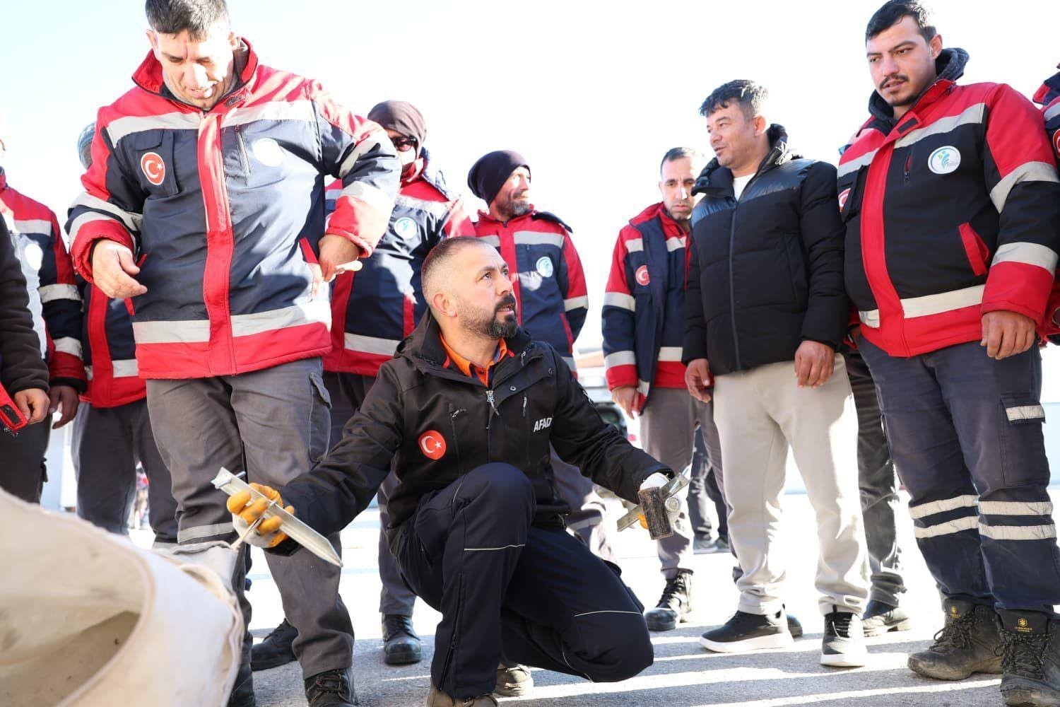 Merkezefendi Belediyesi personeline afet farkındalık ve çadır kurma eğitimi verildi
