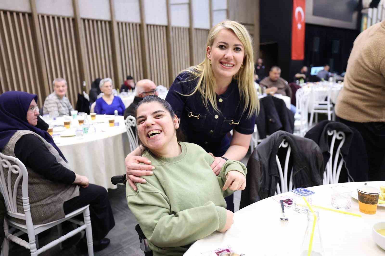 Merkezefendi’de Engelsiz Yaşam Akademisi aileleri iftarda buluştu
Merkezefendi’de Engelsiz Yaşam Akademisi aileleri iftarda buluştu