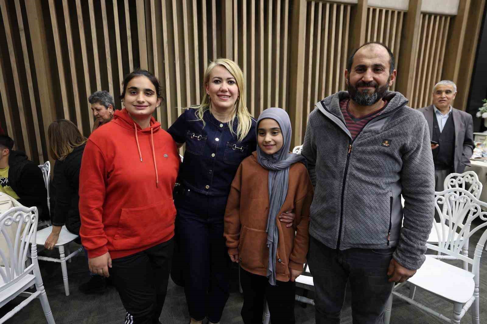 Merkezefendi’de Engelsiz Yaşam Akademisi aileleri iftarda buluştu
Merkezefendi’de Engelsiz Yaşam Akademisi aileleri iftarda buluştu