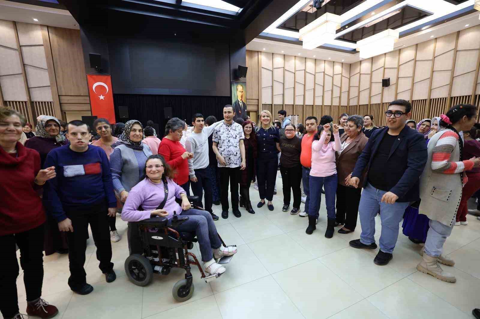 Merkezefendi’de Engelsiz Yaşam Akademisi aileleri iftarda buluştu
Merkezefendi’de Engelsiz Yaşam Akademisi aileleri iftarda buluştu