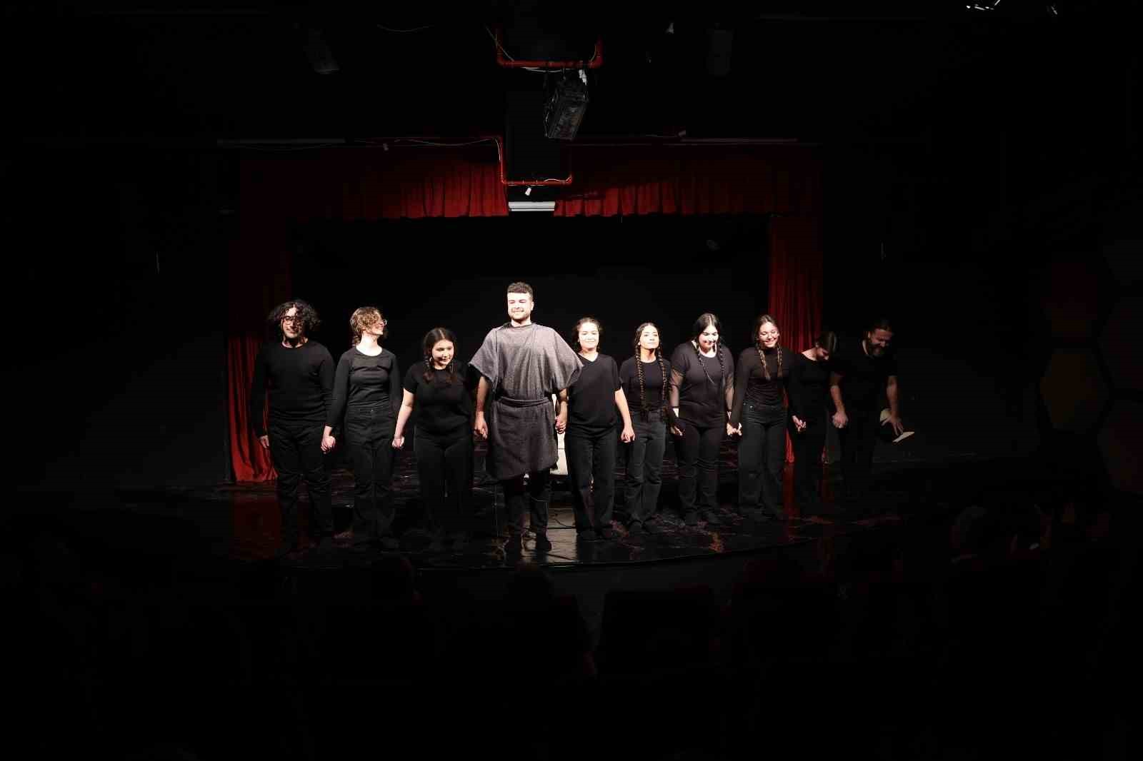 Merkezefendi’de Kısa Oyunlar Festivali sanat dolu anlara sahne oldu
