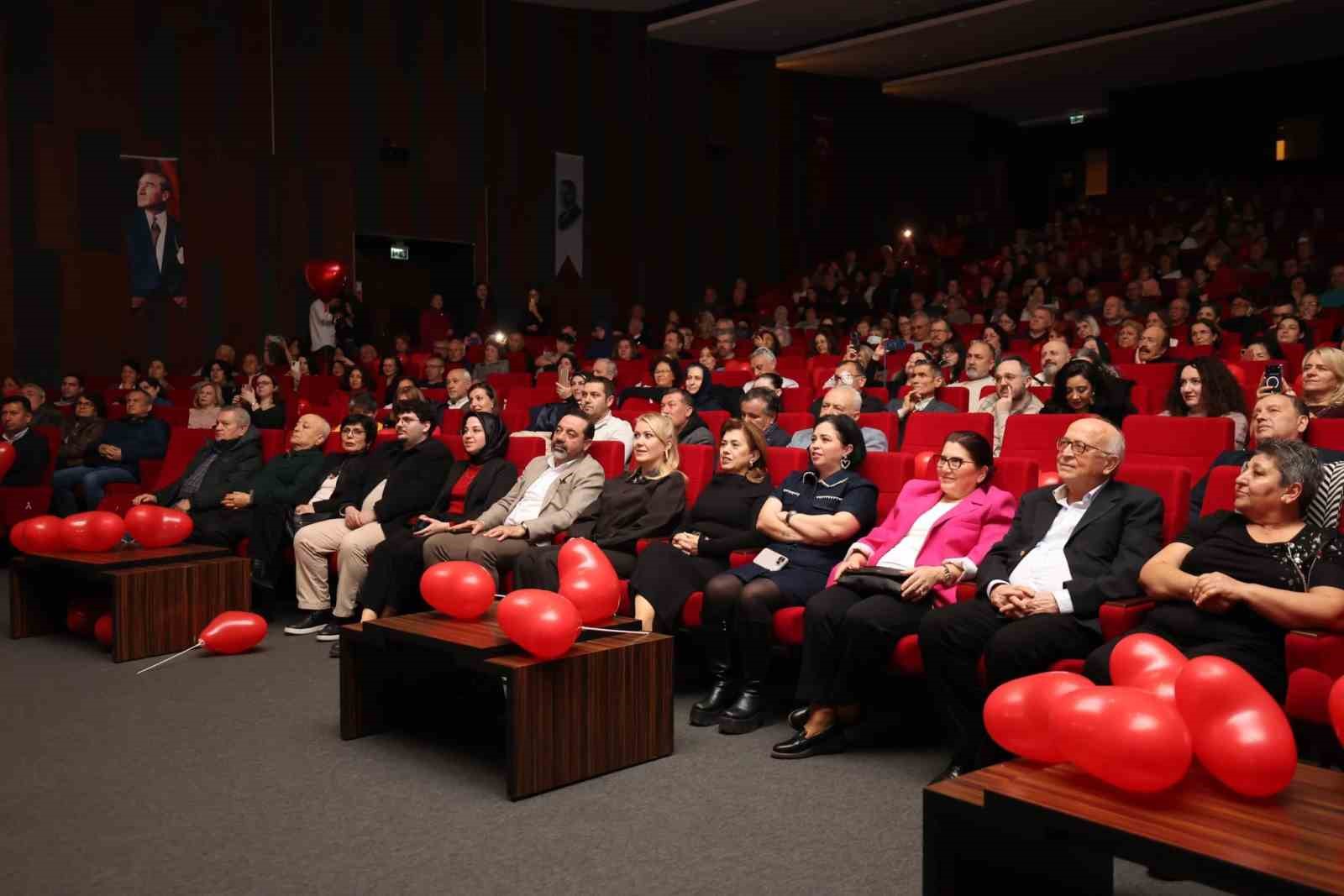 Merkezefendi’de Sevgililer Günü’ne özel "Aşka Dair" konseri büyük beğeni topladı
