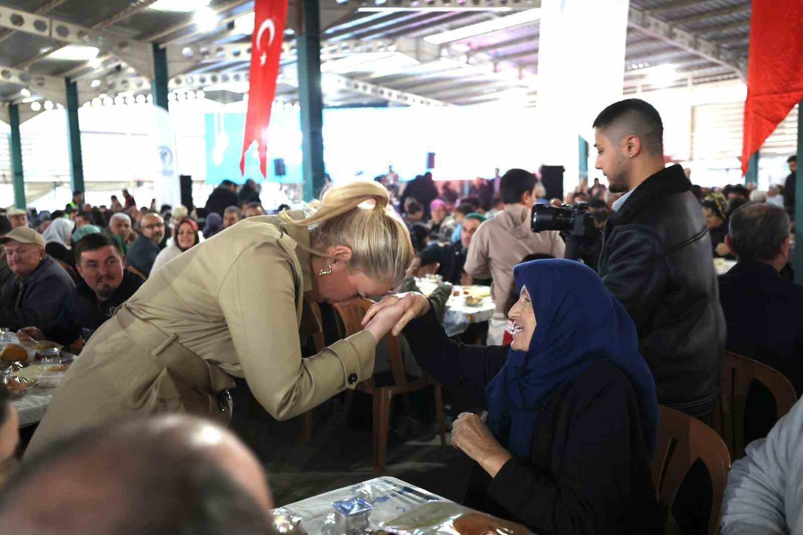 Merkezefendi’nin iftar sofrası bu kez İlbade Mahallesi’ne kuruldu
